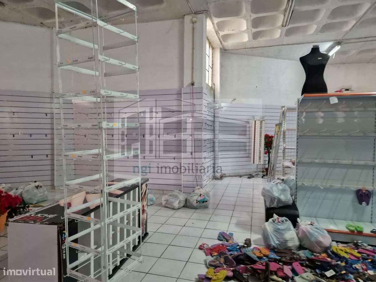 Armazém em Santa Iria da Azoia - Grande imagem: 5/25