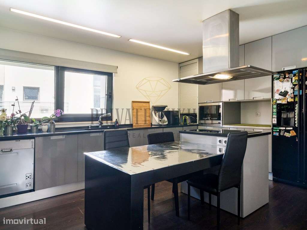 Moradia T4 Contemporânea com Piscina em Caxias-7