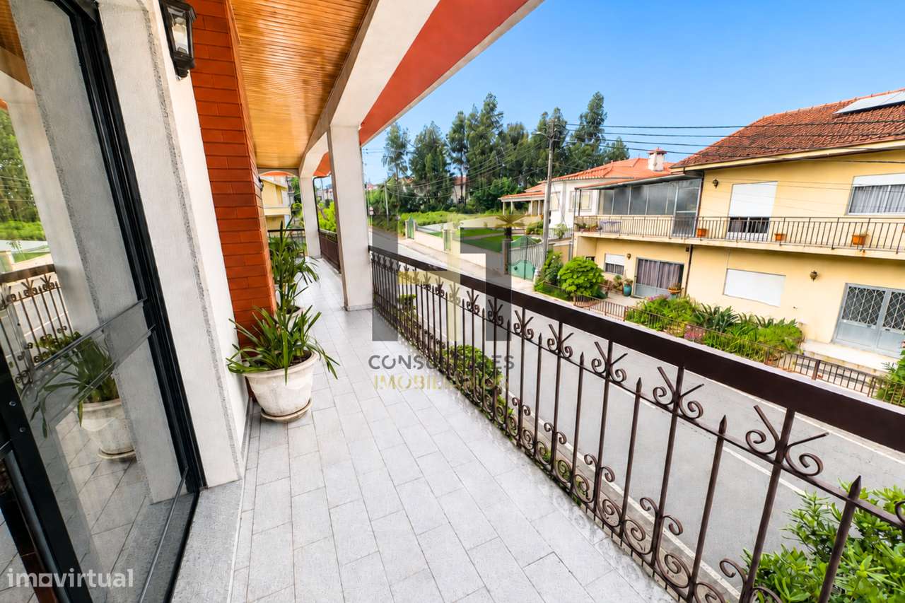 Moradia T4 em Lousada | 312m², 542m² de Terreno e Garagem para 3 Car-5