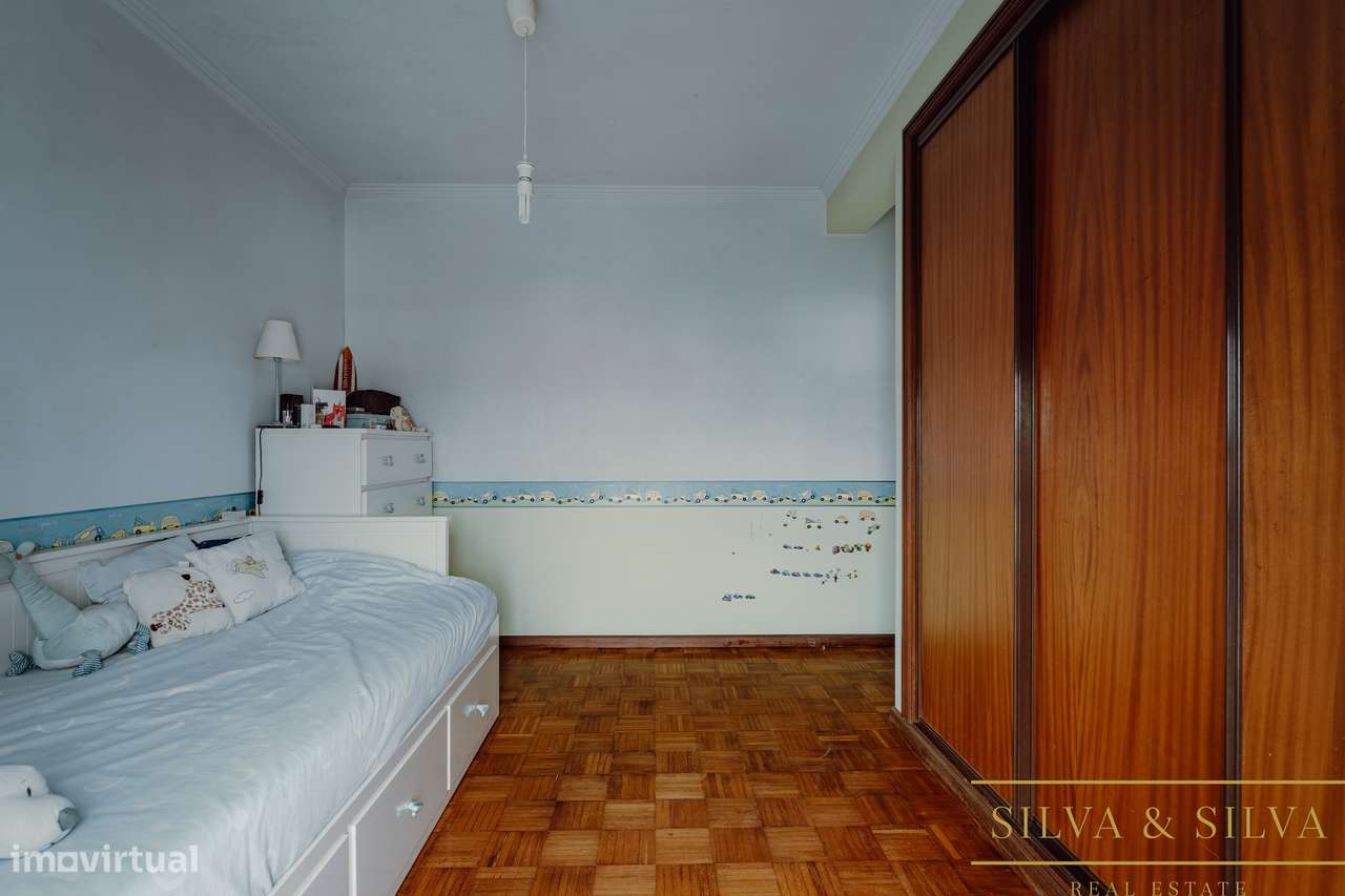 Apartamento T2+1 com garagem  no centro de Canelas-22