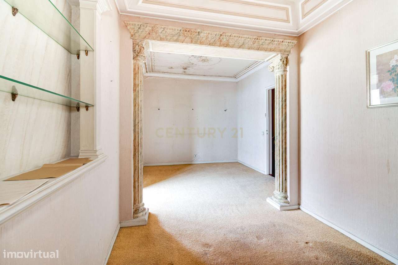 Fantástico T2 com Vista Rio em Linda-a-Velha-7