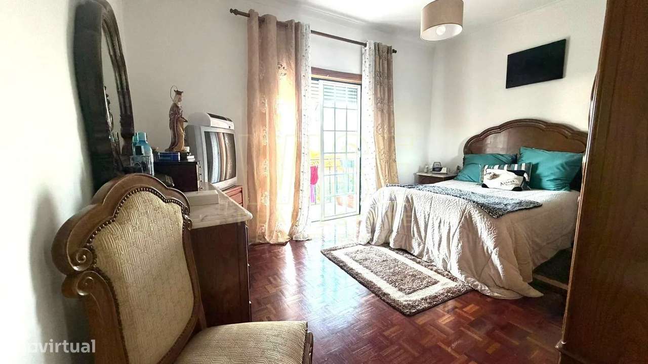 Apartamento T3 com  Garagem e Arrumo no Centro da Lousã-6