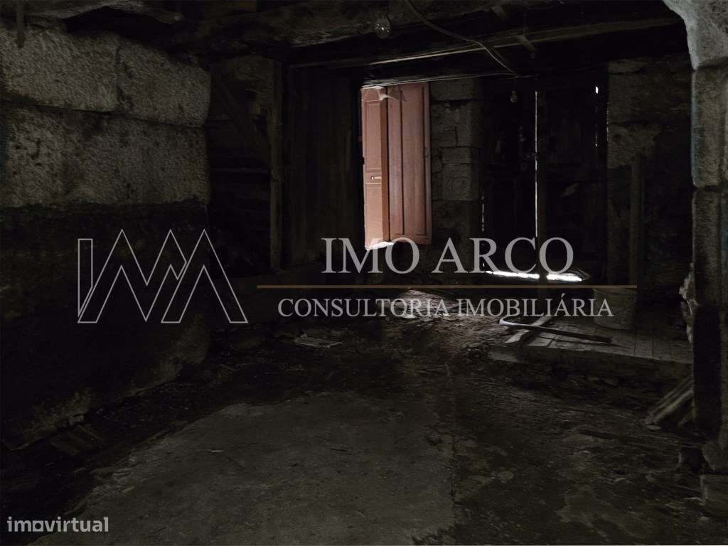 Moradia de 3 pisos na Rua do Arco-12