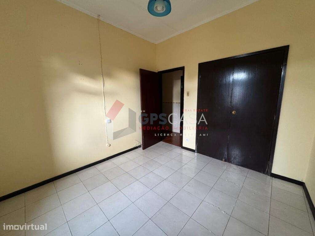 Moradia T3 com espaço exterior a poucos minutos do centro de Angra do-13