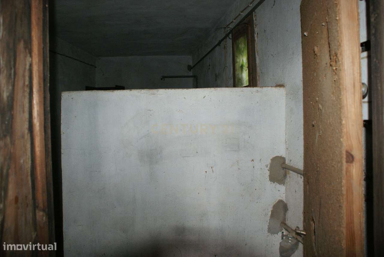Espaçoso Térreo com Garagem em Localização Privilegiada-25