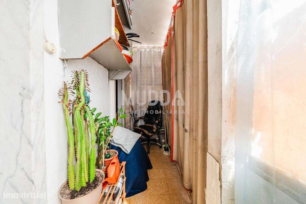 Excelente oportunidade no centro da Amadora: Apartamento T2 com locali-14