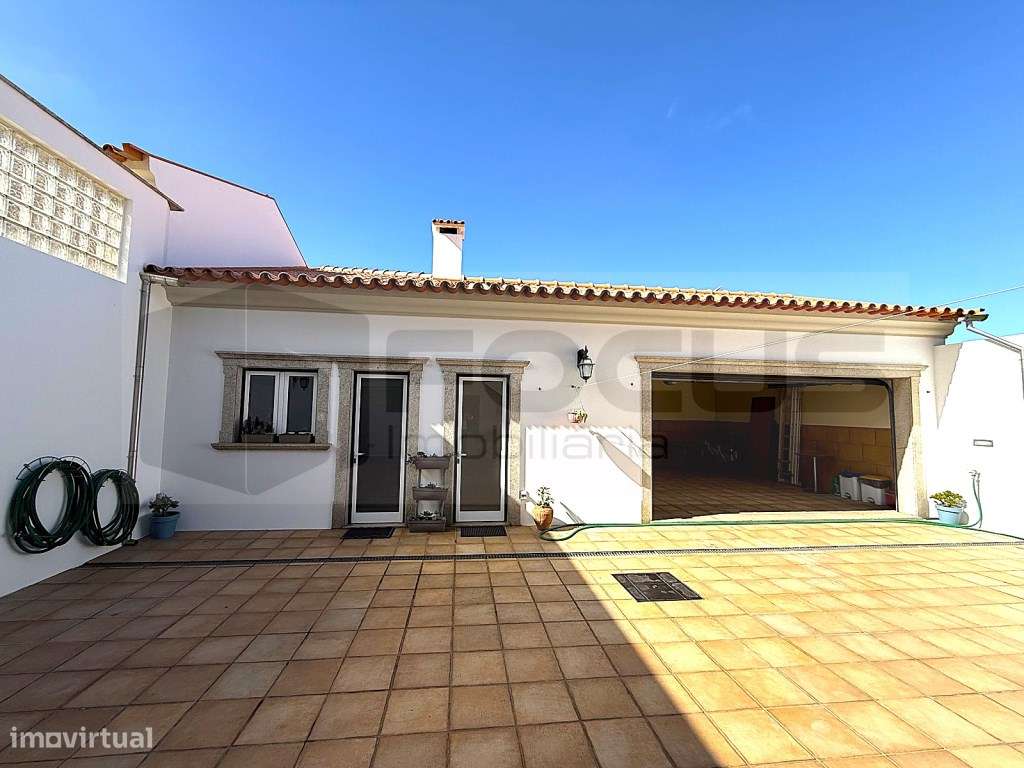 Espaçosa moradia T4 para venda em Esgueira-48