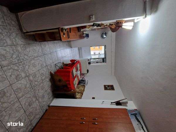 Ploiesti,zona Jet Oil ,apartament decomandat,doua camere,etaj patru - Imagine principală: 5/8