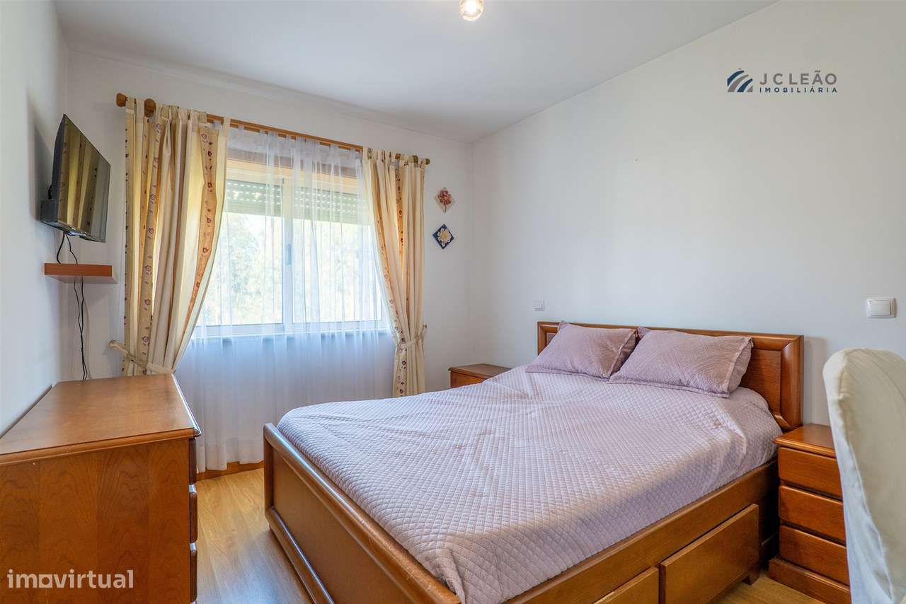 T3 com Excelente Exposição Solar no Coração de Paredes-21