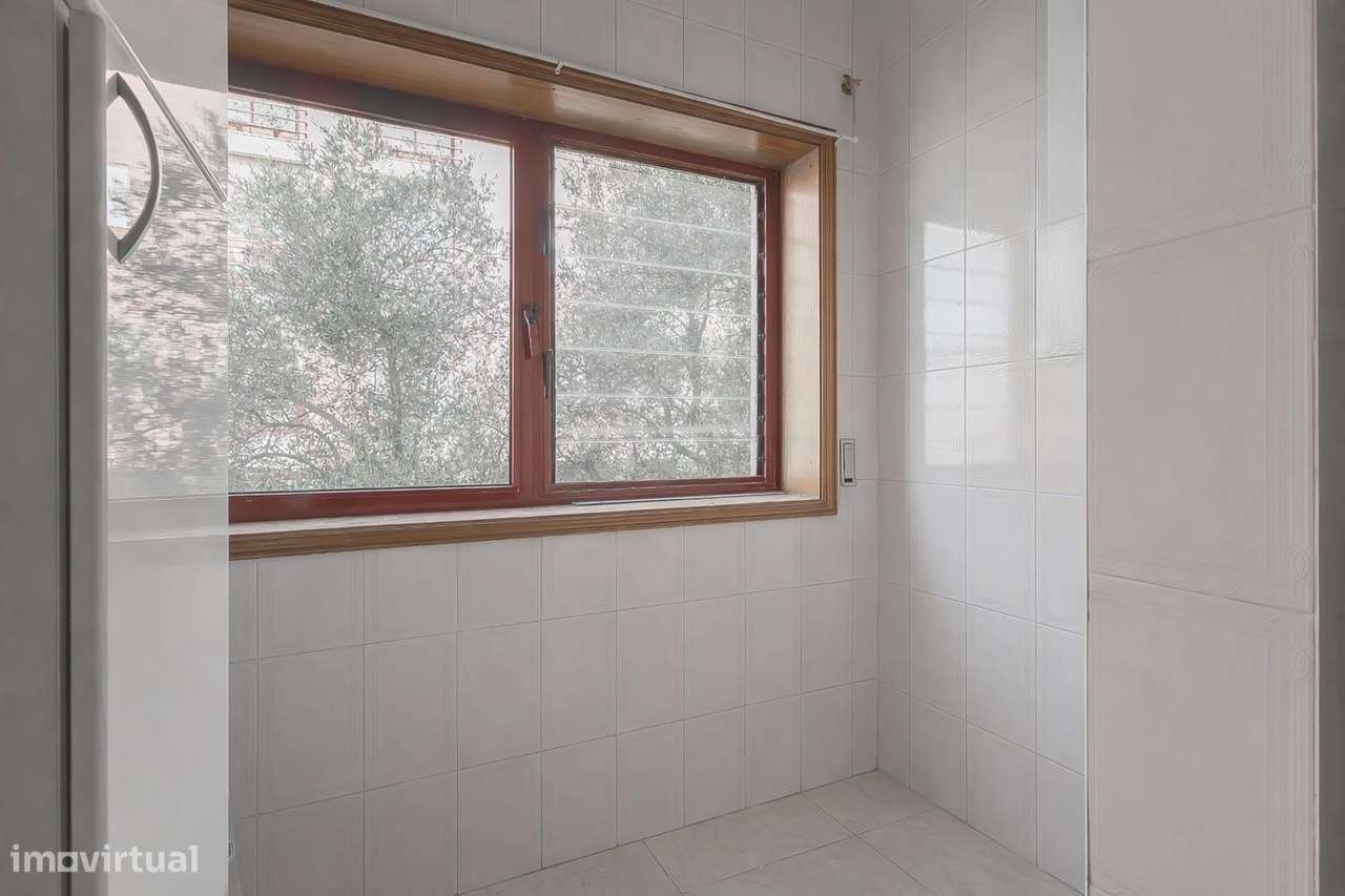 Apartamento T1 com Varanda em Canelas-17