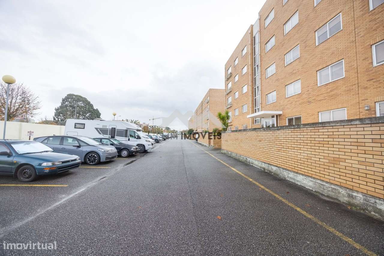 Apartamento T2 | Senhora da Hora | METRO | Garagem | Arrumo-40