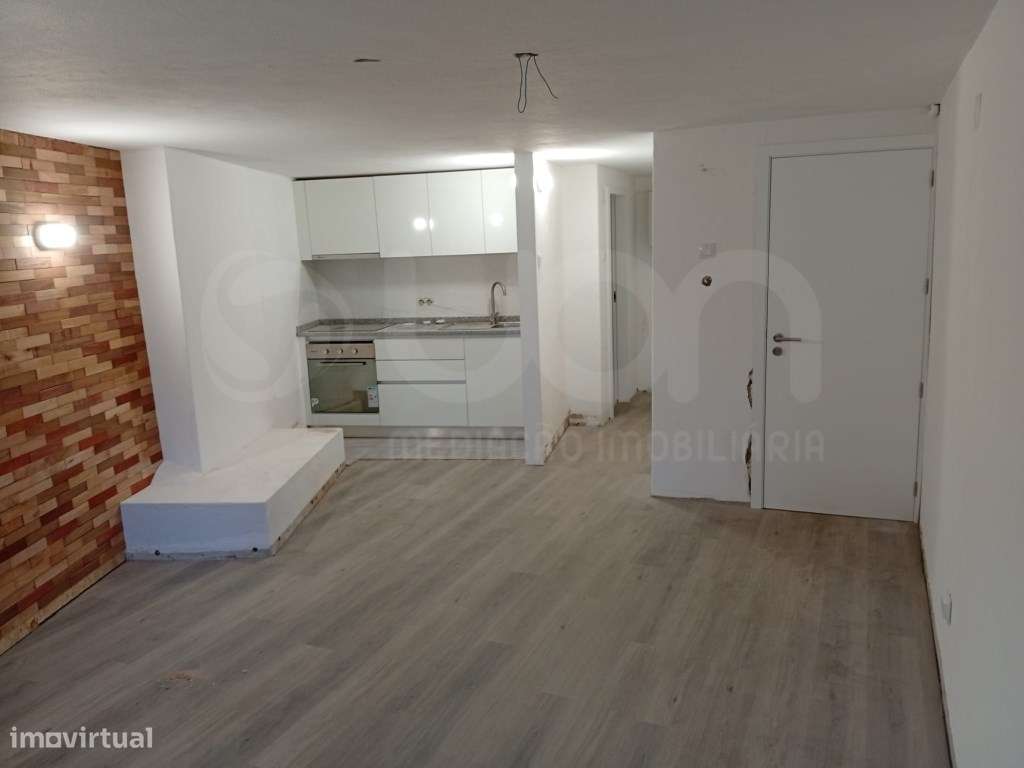 Fração autónoma composta por 4 arrumos para habitação - Grande imagem: 3/5