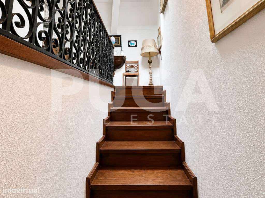 Moradia T5 em Miramar | Lote de 1.135 m² a escassos metros da Praia-9