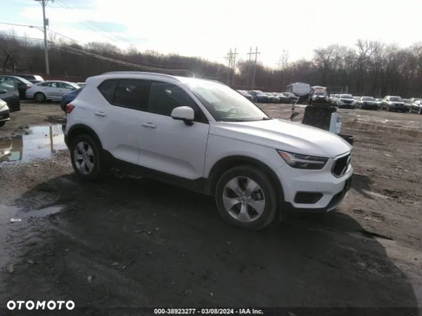 Volvo XC 40 T5 AWD Momentum - 2