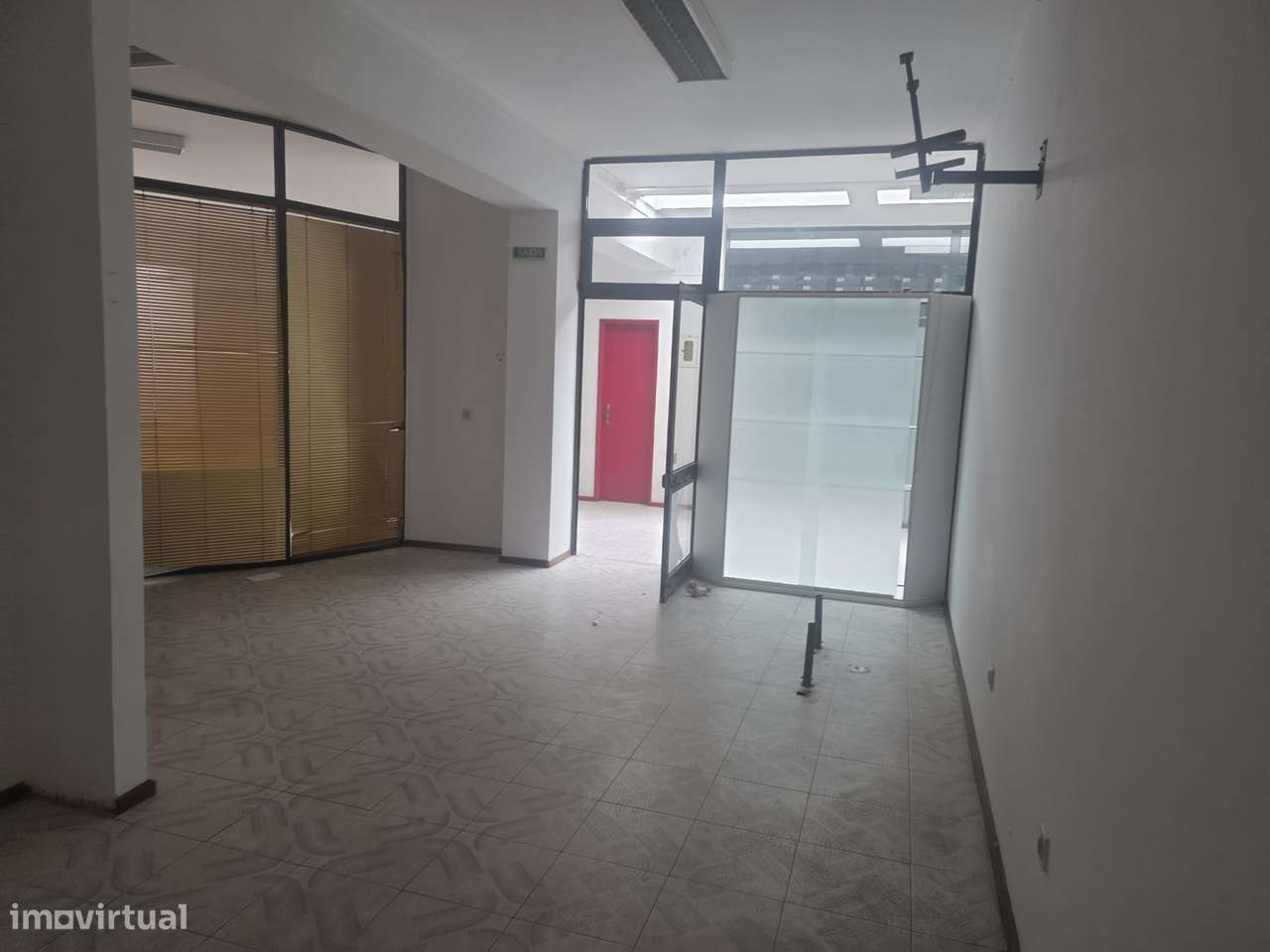 Loja para venda no centro de Tondela - Grande imagem: 4/4