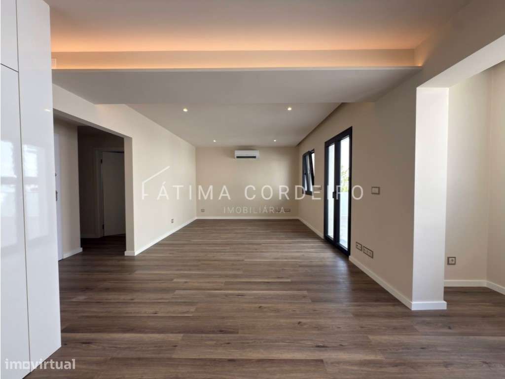 T4 de Luxo com Terraço de 115 m² no Coração de Almada-5