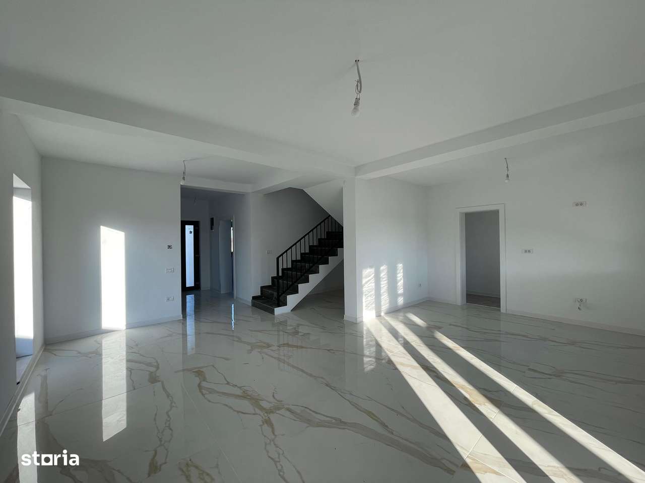 Duplex despartit prin camera tehnica - finisaje premium - Imagine principală: 2/19