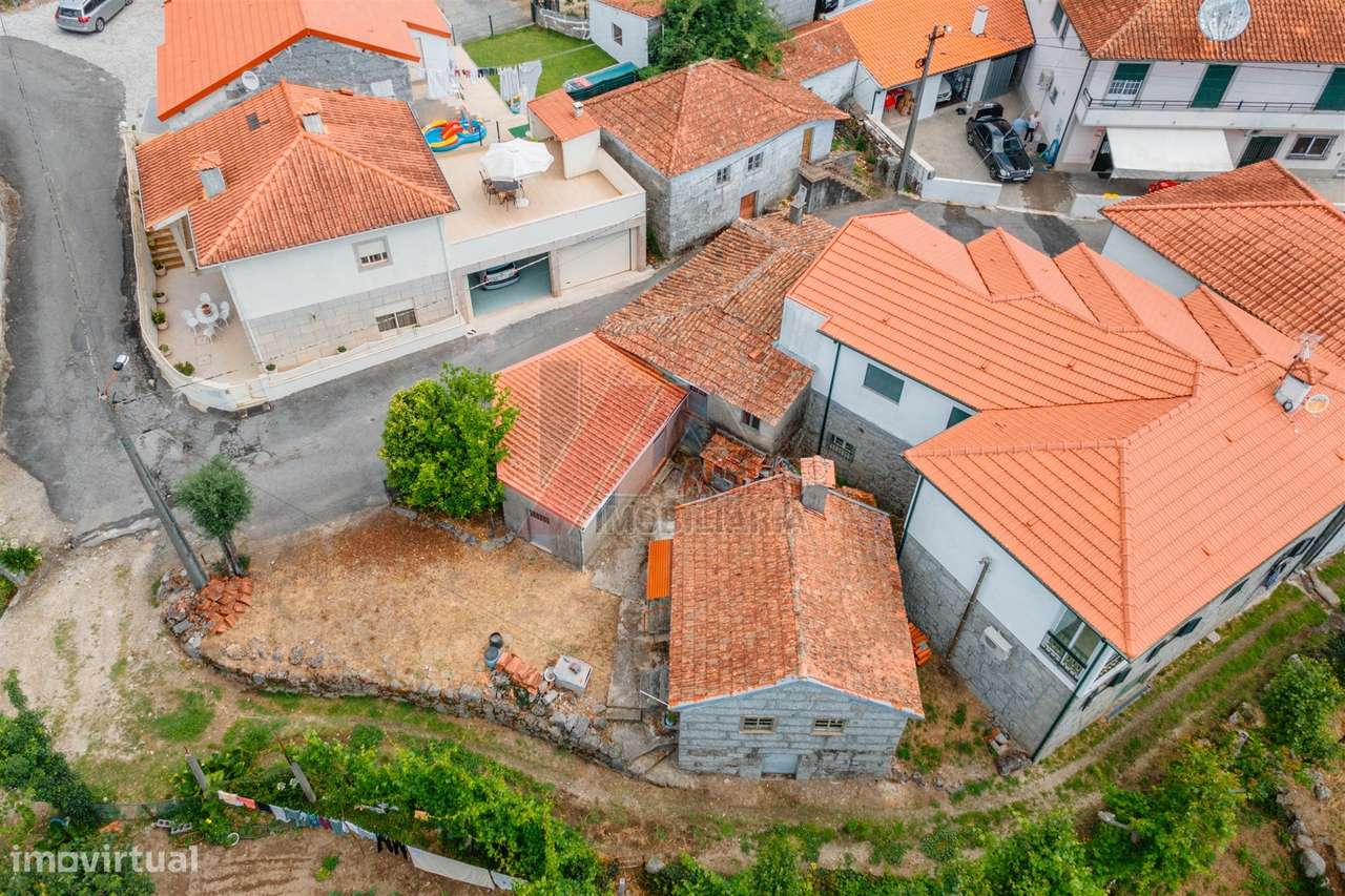 DUAS MORADIAS E ANEXO EM REVELHE - FAFE!-17