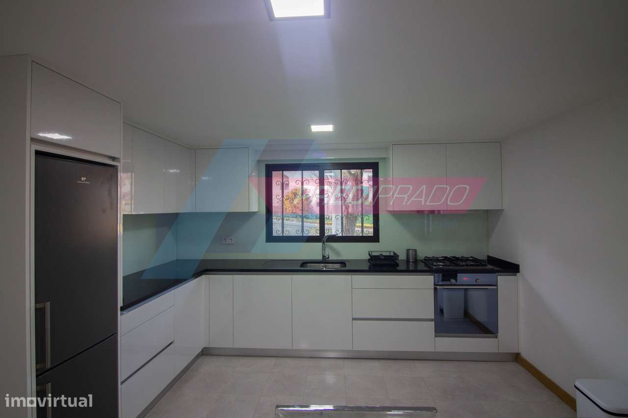 Andar Moradia T2 para Arrendamento - Grande imagem: 2/17