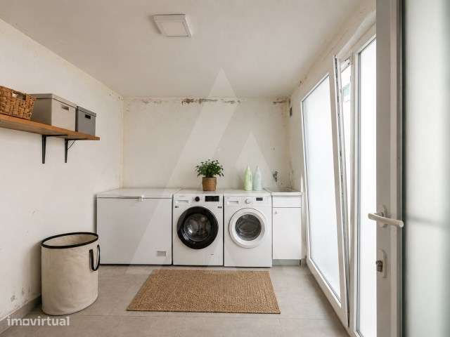 Moradia T4 de arquitetura moderna localizada em Aradas-29