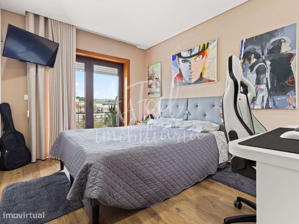 Duplex T5 no centro de Ponte de Lima com terraço panorâmico e 2 gar...-7