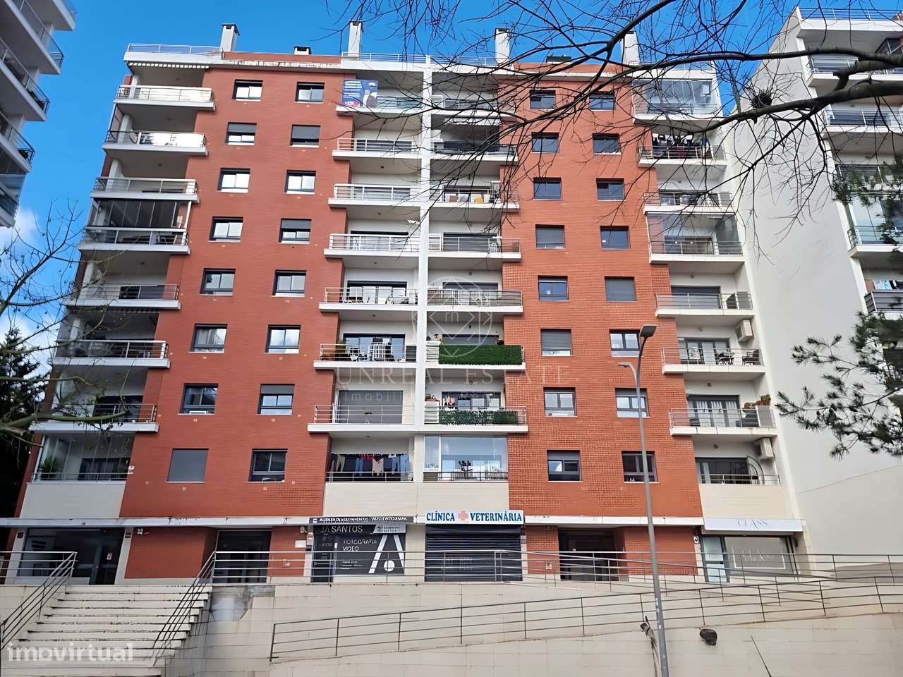 Apartamento T3, renovado, com varandas e 4 parqueamentos, Colinas do C-1