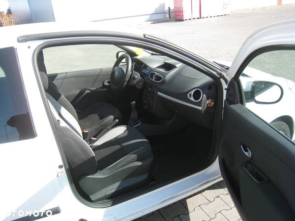 Renault Clio 1.5 dCi Alize - 12