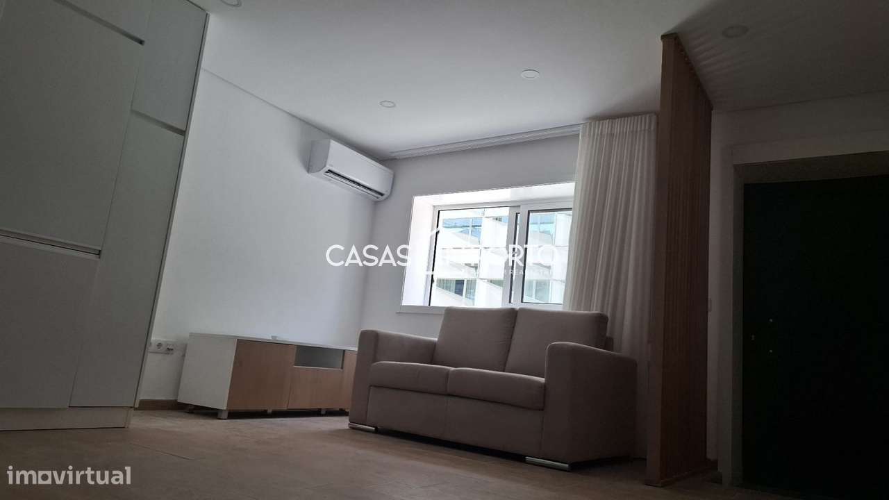 Moradia Triplex T2 com Terraço - Localização Premium junto à Lapa,-2