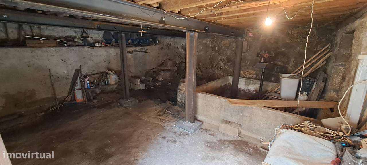 Moradia para restaurar T2 em Miranda do Douro-22