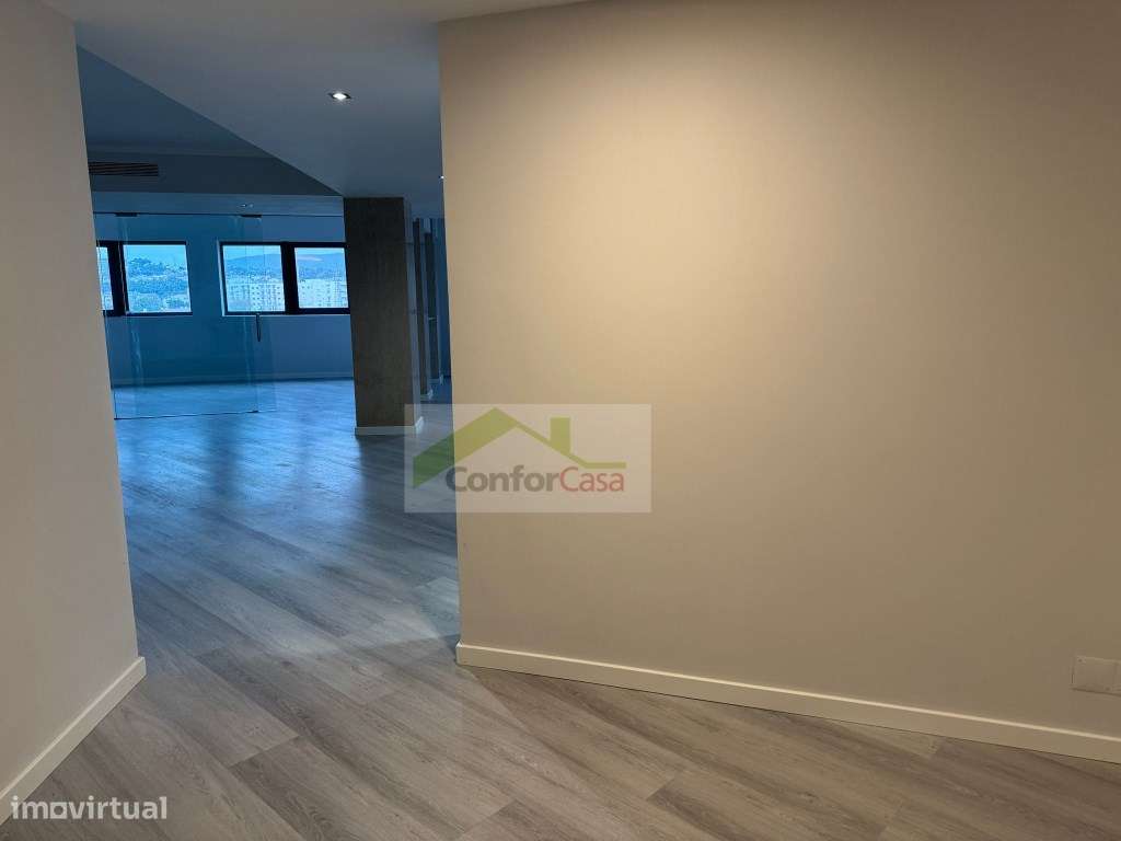 Apartamento T4 no 10º Andar em Braga - Vista Fantástica e Totalment...-25
