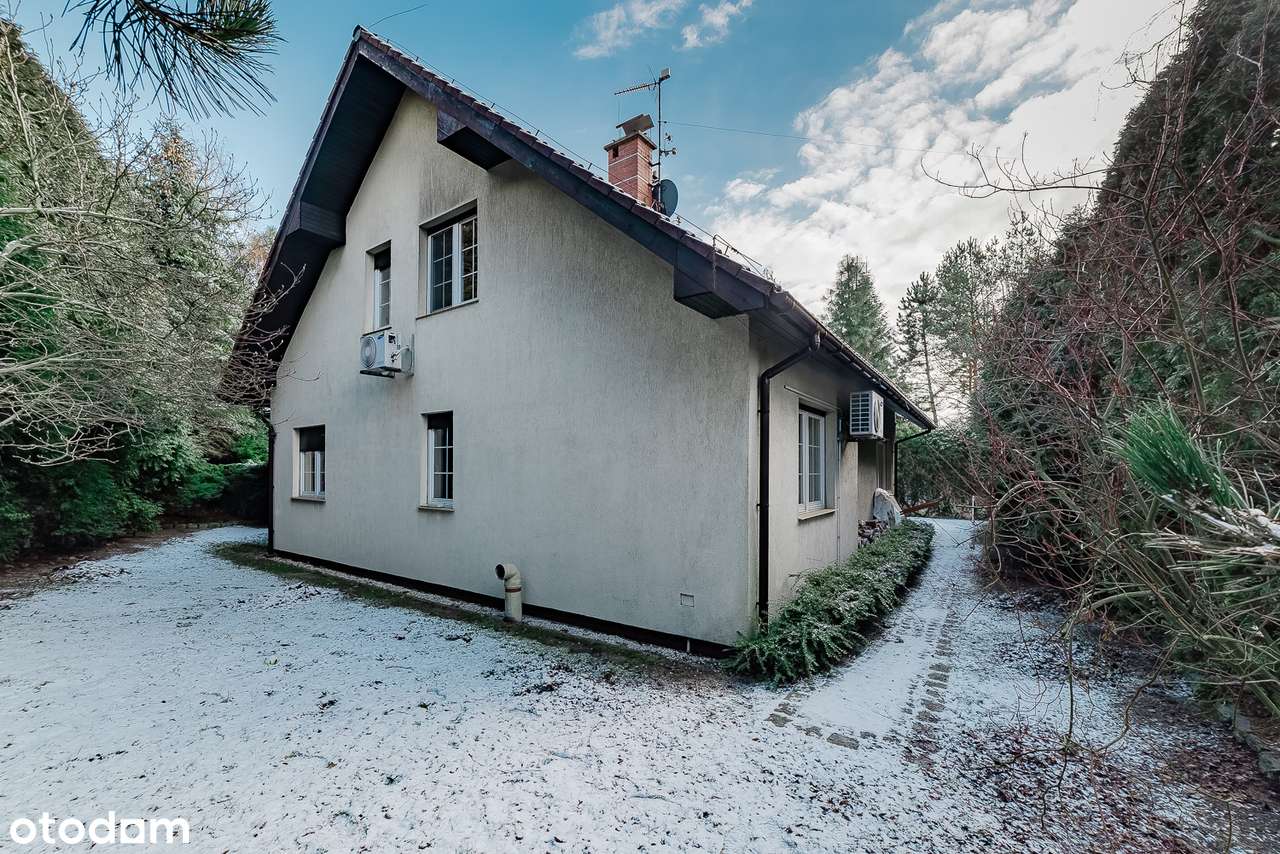 Katowice Podlesie. Reprezentacyjny dom w spokojnym miejscu-13