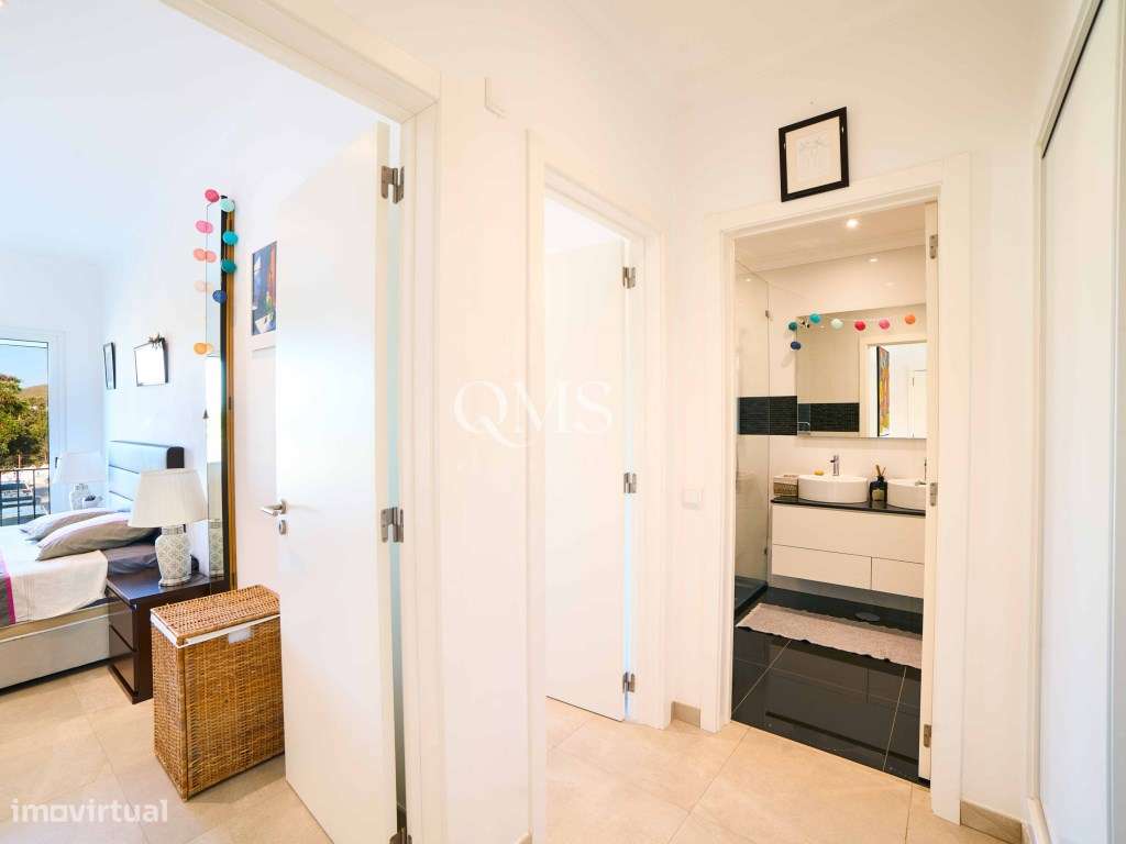 Duplex contemporâneo de três níveis em Santa Bárbara de Nexe, Algarve-3