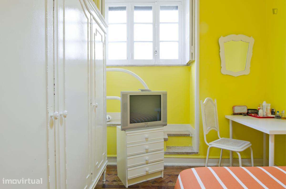 Quarto - localizado em Intendente Lisbon - Grande imagem: 2/21