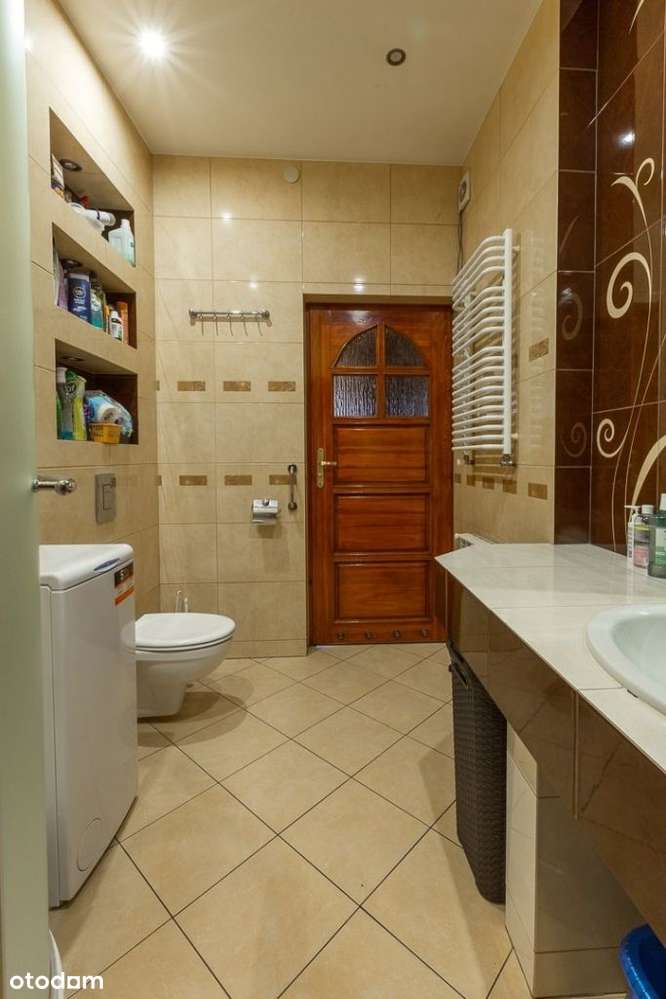 Dom z garażem i budynkiem gospodarczym-9