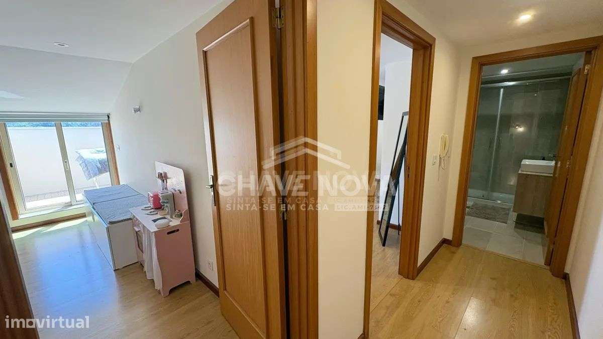 Apartamento T2 Duplex Renovado com Terraço, Garagem Box e 3 WC-8