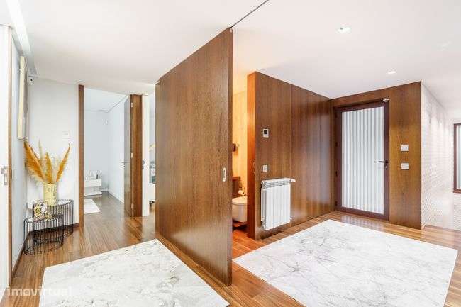 Exclusiva Moradia Individual Moderna e Luxuosa-6