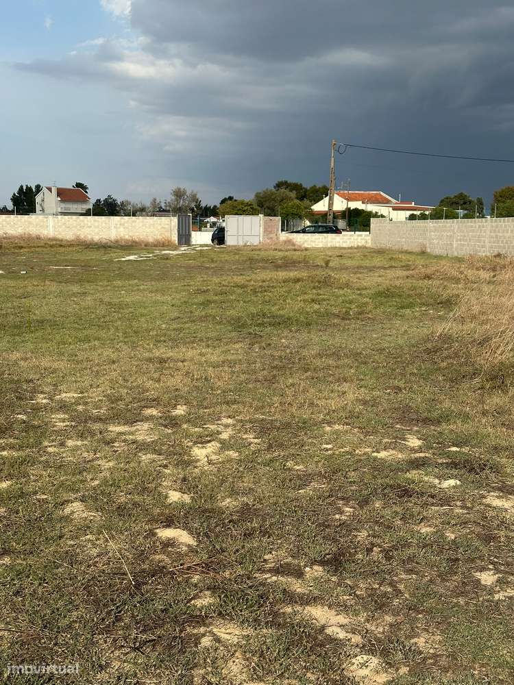 Terreno em Samora Correia - 2500m² com utilidades-8