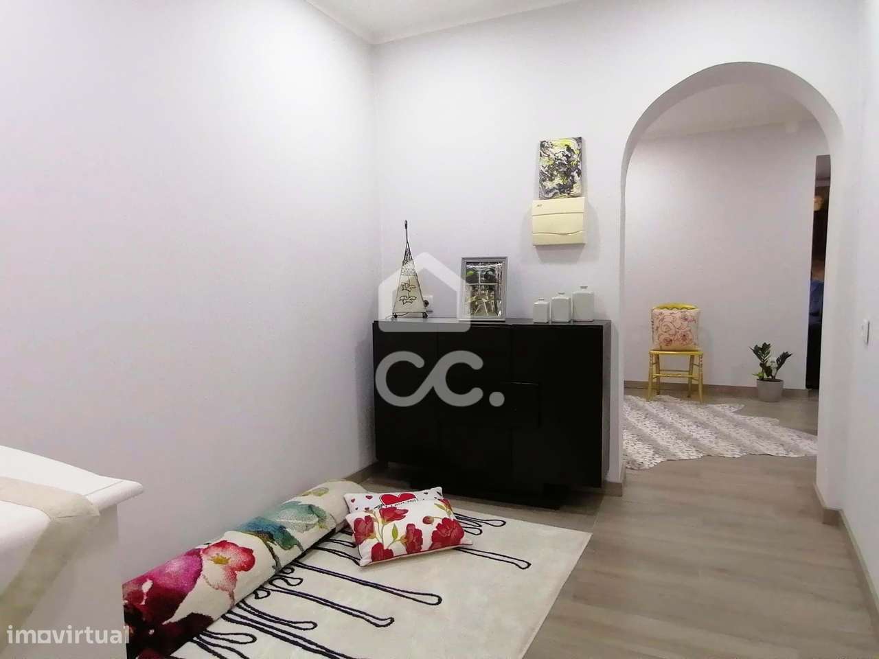 Prédio com Espaço Comercial e Habitação T3+1-22
