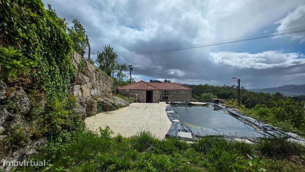 Moradia Ind. V4 p/ concluir c/ piscina - Pinheiro-22