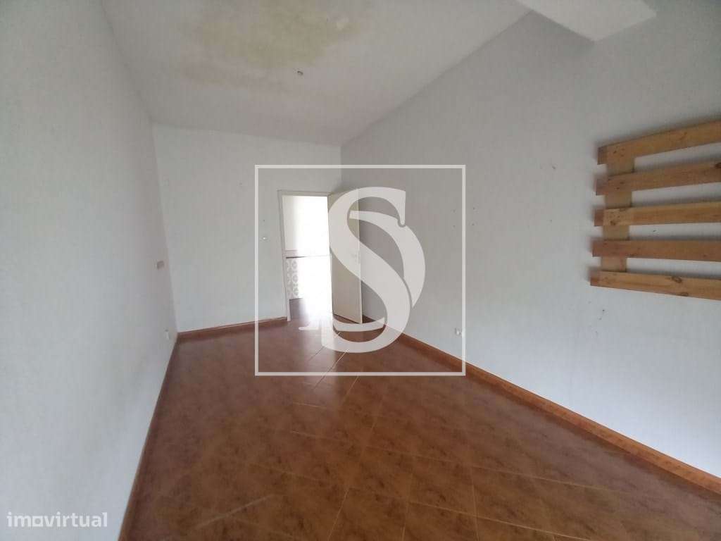 Apartamento T2 Remodelado no Coração do Montijo-16