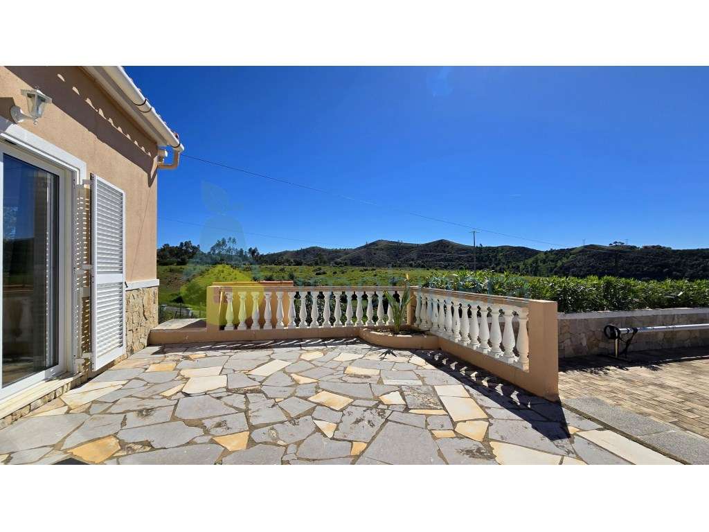 Moradia V4 com piscina e uma vista deslumbrante-43