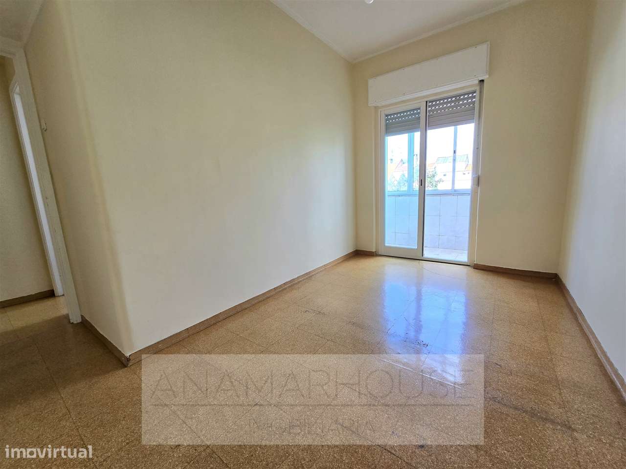 T2 na Rua José Murias, com elevador e arrecadação pronto a habitar, Be-8