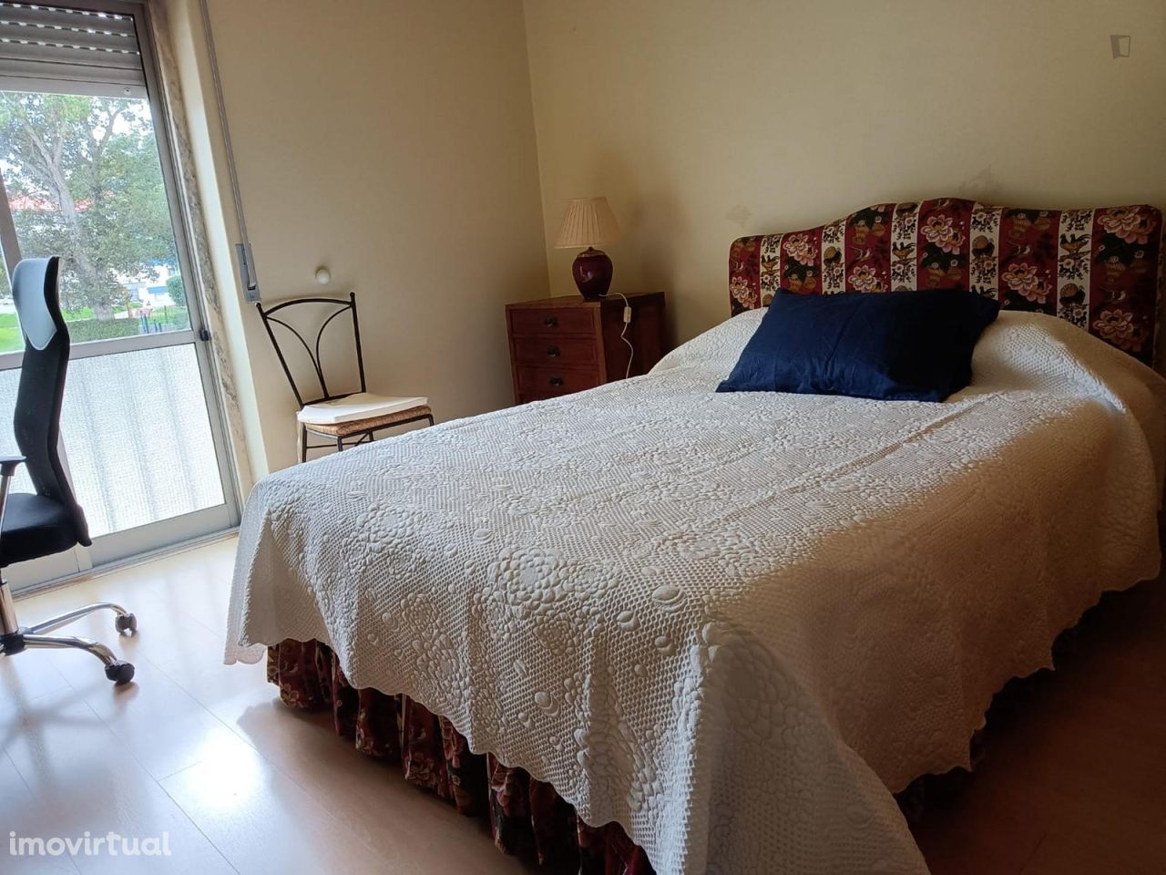 526352 - Quarto com cama de casal em apartamento com 4 quartos