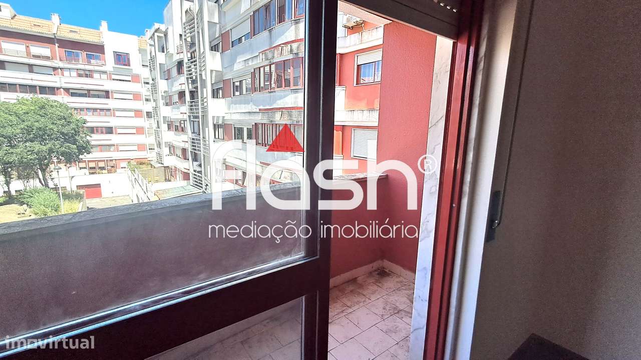 Apartamento T2 c/ parqueamento em Mem Martins-16
