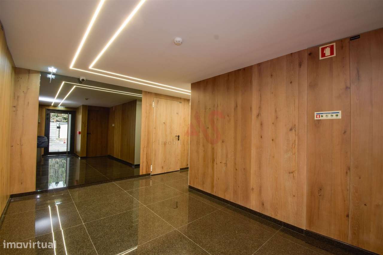 Apartamento T3 NOVO com 2 Varandas espaçosas , 1 Lugar de Garagem, 3 Q - Grande imagem: 2/28