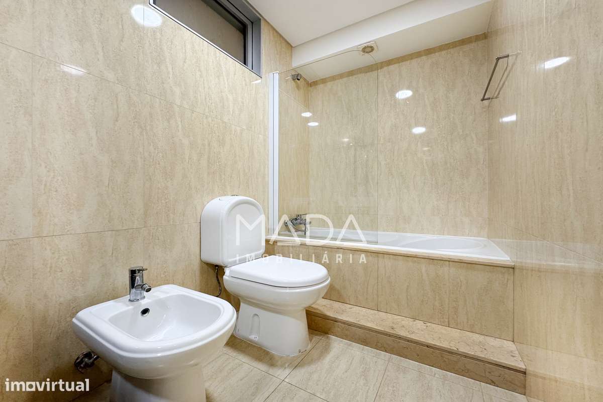 Apartamento T2+1 (último piso) c/sótão no centro histórico de Braga-13