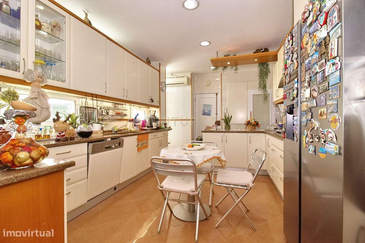 Apartamento T6 com Terraço e Vista 360º em Campolide - 314m²-18