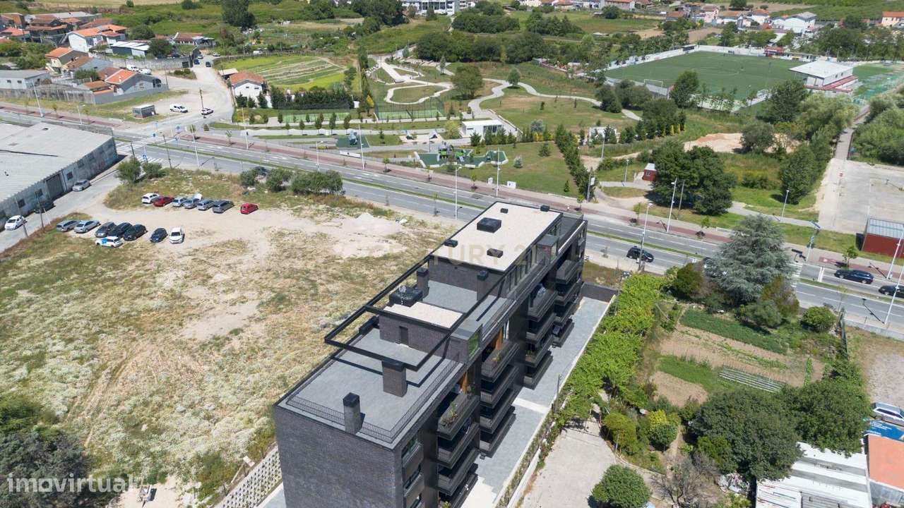 Apartamento T3 Novo com Rooftop de 75m² e Vistas Panorâmicas – Fânzere-44