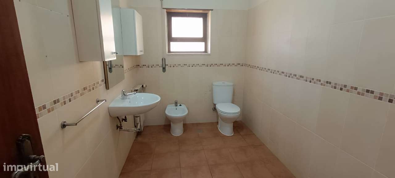 Moradia T6 com Cave, R/Chão e Sótão Aproveitado | A 3 km de Tomar-37