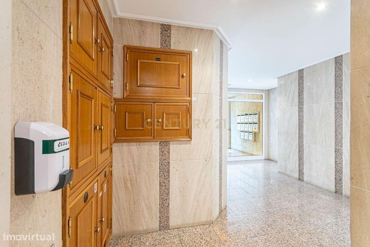 T3 com Terraço de 50m² a Sul, Garagem e Arrecadação | Jardins da Pared-23